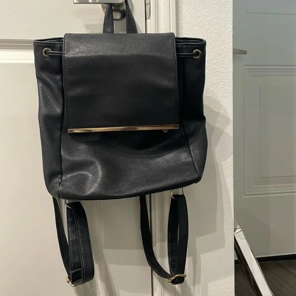 JUSTFAB preowned backpack - Picture 2 of 16